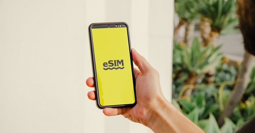 通信だけの格安SIMが広がるスマホ時代の通信革命の象徴的なビジュアル