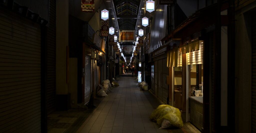 ギター買取方法を比較して迷っている男性のイメージイラスト