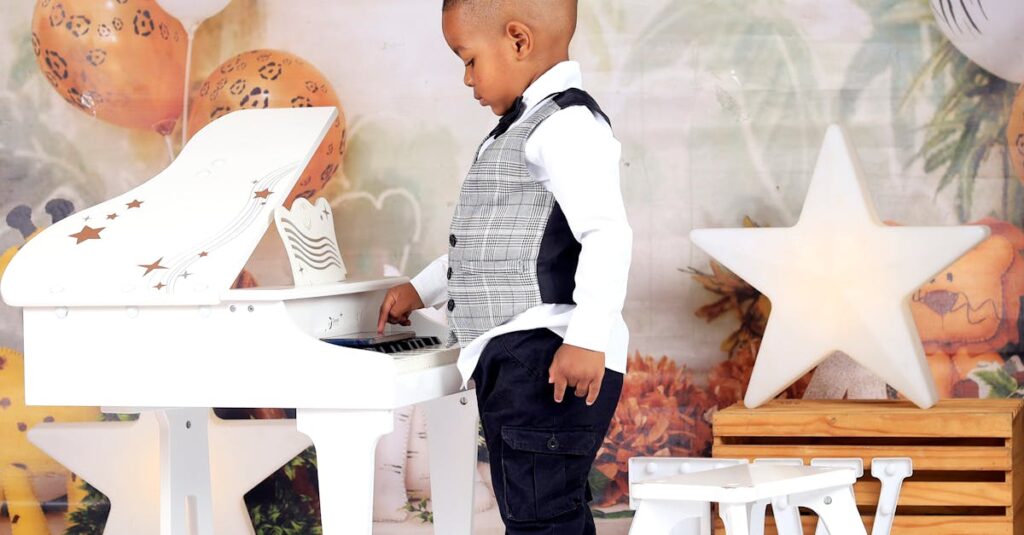 ピアノ買取で査定額を上げる裏ワザのイメージ。複数業者への見積もりと綺麗な写真撮影の重要性