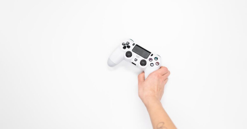 ゲームを買取前に掃除している人のイメージ画像