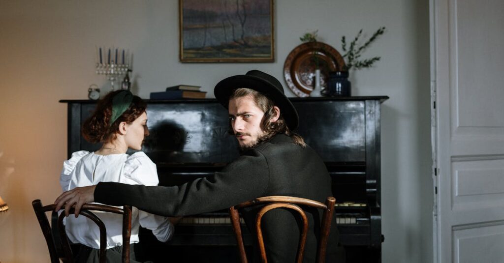 ピアノ買取を体験した人々の成功と失敗を表すストーリー風イラスト