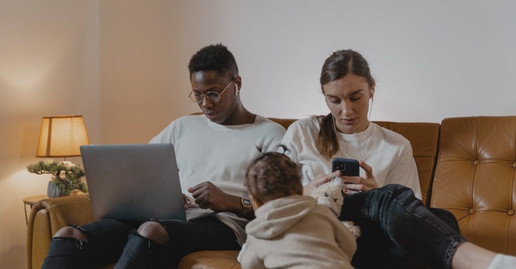 格安SIMを利用している子供向けスマートフォンと保護者の管理画面