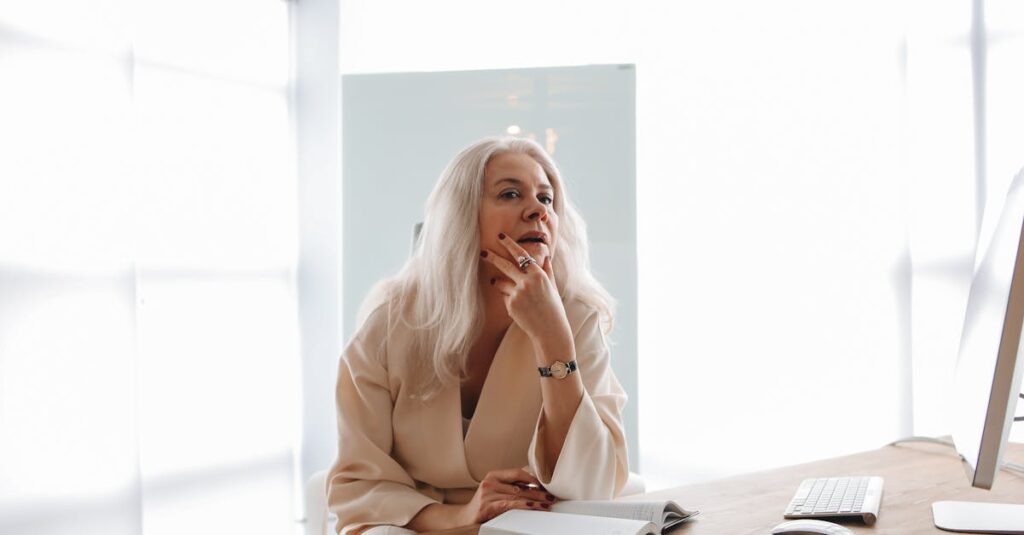 主婦におすすめの英会話教室の条件を解説するイメージ画像。柔軟なスケジュールや安心できる講師が描かれたシーン。