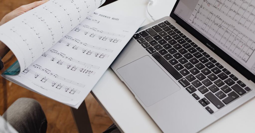 複数のネット買取業者に査定依頼して比較している様子のイメージ