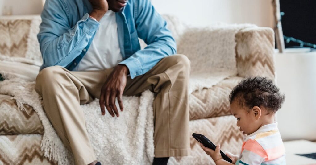 格安SIMを利用している子供向けスマートフォンと保護者の管理画面