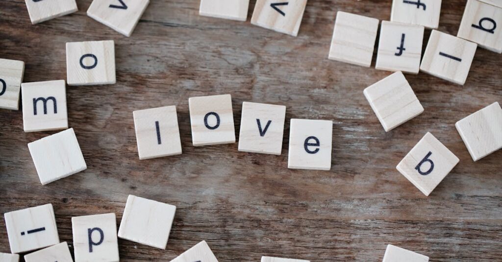 英会話を始めたい主婦が増えている理由を解説するイメージ画像。自宅で学ぶ主婦や親子の学習風景などを含む。