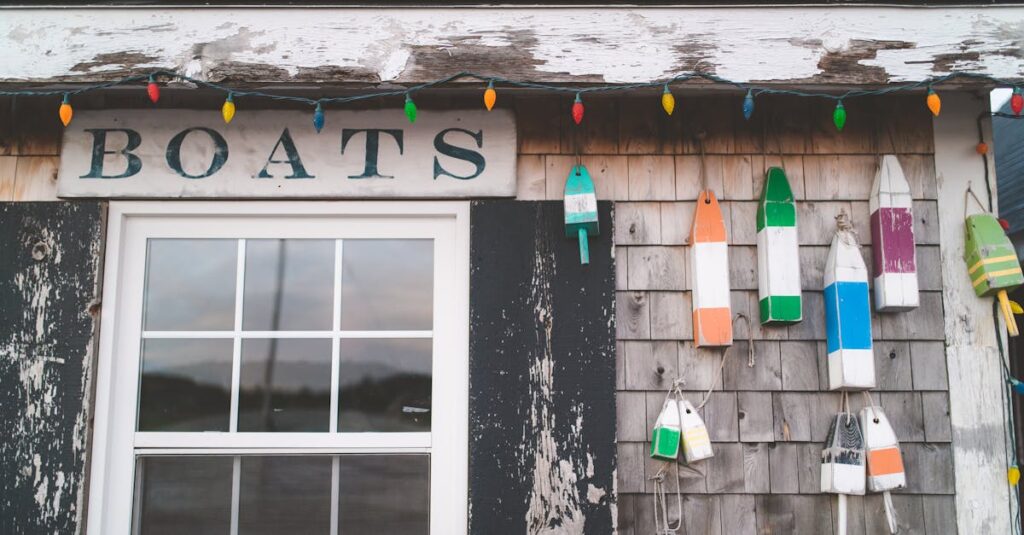 外壁塗装の見積書の正しい見方を解説するイメージ。明細や保証内容のチェックポイントを示す図。