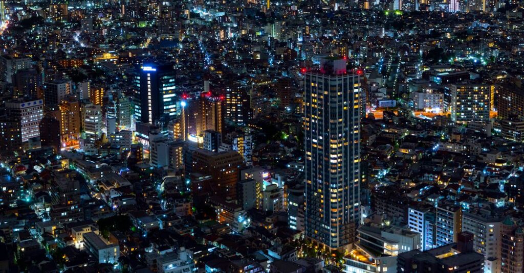 ファイナンシャルアカデミーの外観と講義風景の写真