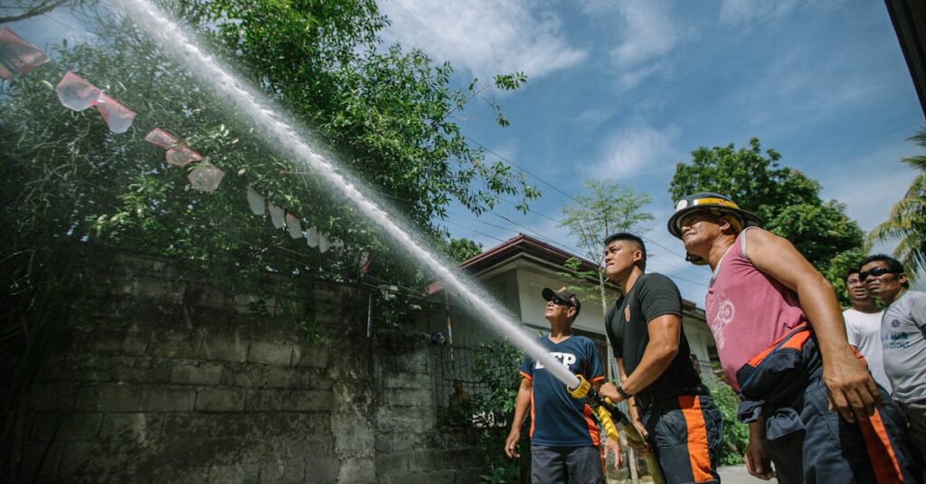 介護資格取得を支援する国や自治体の制度が拡充されている様子を表した画像
