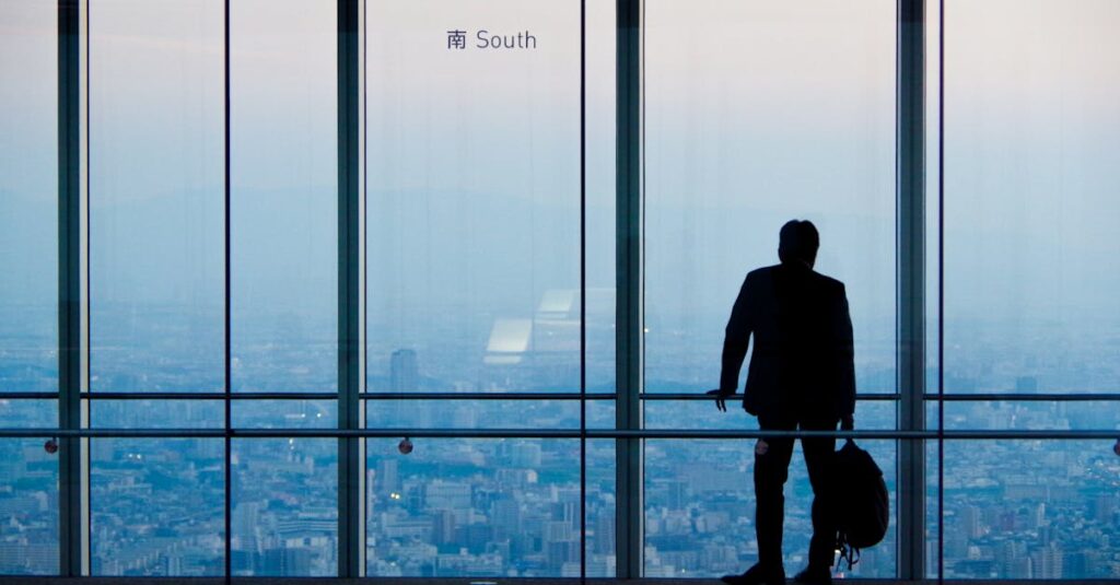 ファイナンシャルアカデミーの外観と講義風景の写真