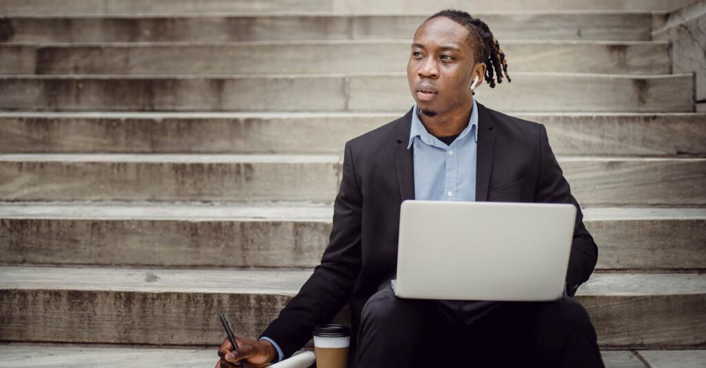 ライフスタイルに応じた介護職の働き方やキャリアプランを考える人の様子