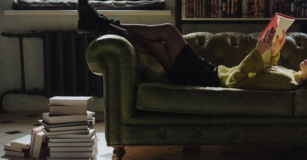 通信講座を比較して自分にあった学習方法を選ぶ女性のイメージ