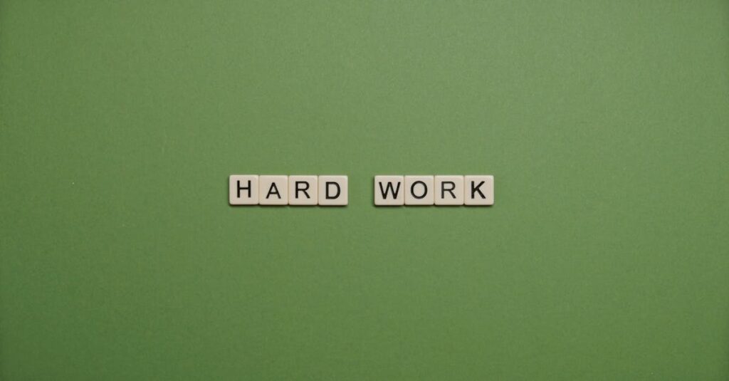 キャリアカウンセリングの資格取得を目指して学ぶ女性の姿