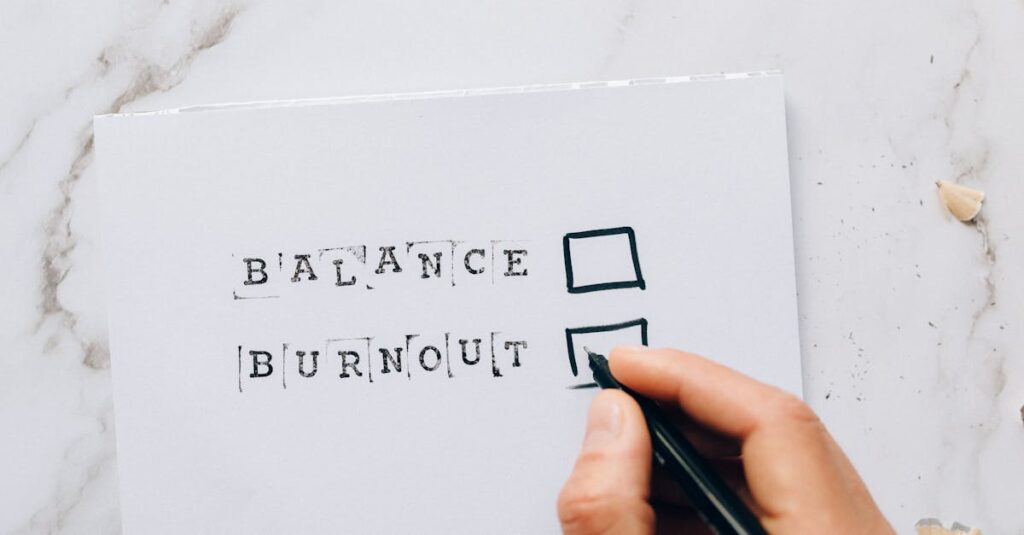 dinomoはキャリアに悩む人が最初の一歩を踏み出すための支援を行い、実践と成果につなげる環境を提供しています。