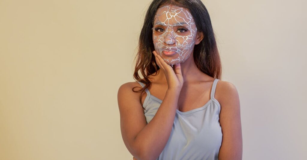 スキンケア資格を取得して自信を持つ介護職の女性のイメージ