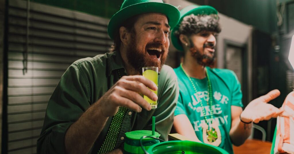 開運グッズを使った人々の口コミや体験談を紹介する画像。SNSやレビューに書かれたリアルな感想が掲載されており、開運効果への信頼感が伝わる。