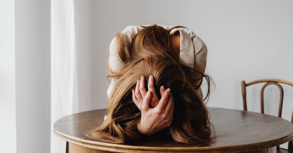 お金に対する不安が軽減されたことを実感する人物