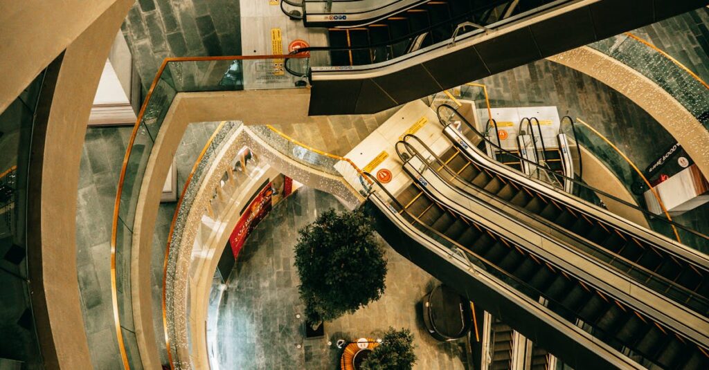 airCloset Mallの仕組みと商品カテゴリを説明する図解イメージ