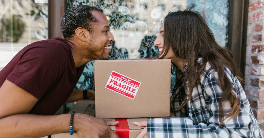 不用品回収当日の様子。業者が丁寧に大型家具を運び出し、住人が見守っている場面