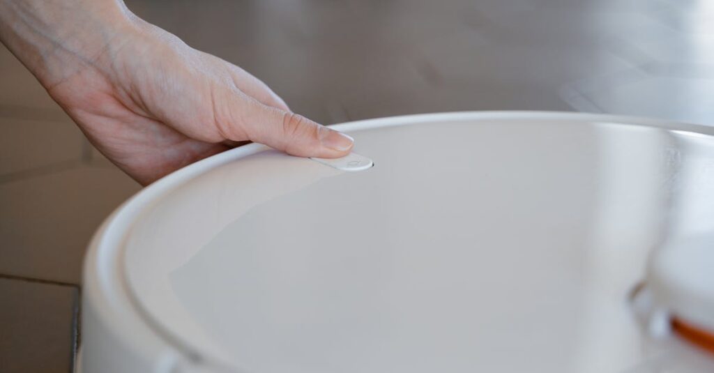 生活スタイルに合わせてロボット掃除機を選んでいる男女のイラスト