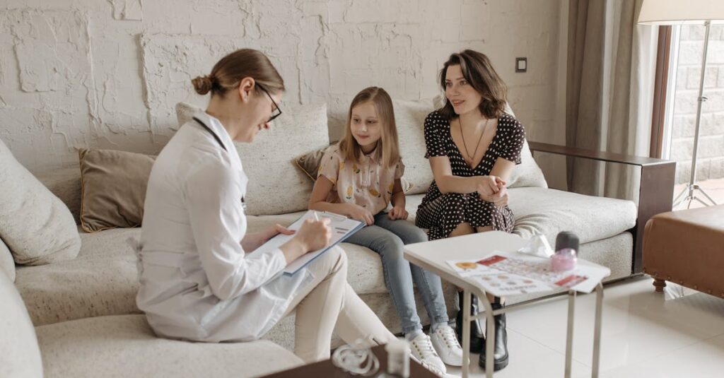 介護資格講座の受講者が体験談を語るインタビュー風景