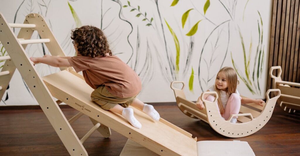 子どもが楽しみながら英語を学び、自然に笑顔になっている様子